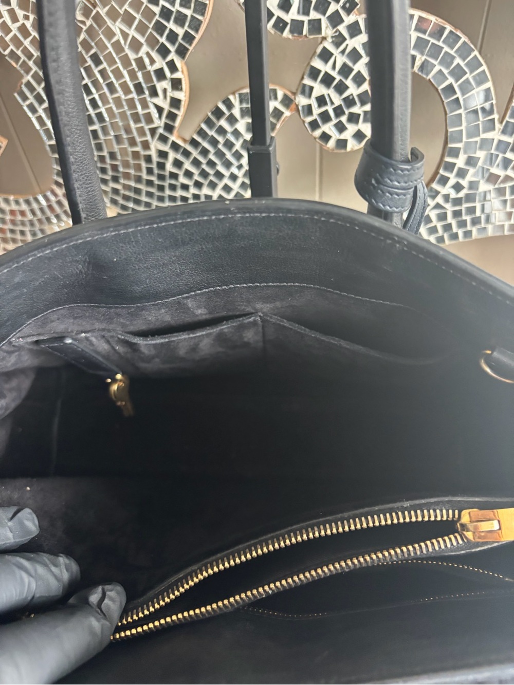⭐️Yves Saint Laurent Black Leather Sac De Jour Handbag with Authentication⭐️ - Picture 10 of 15